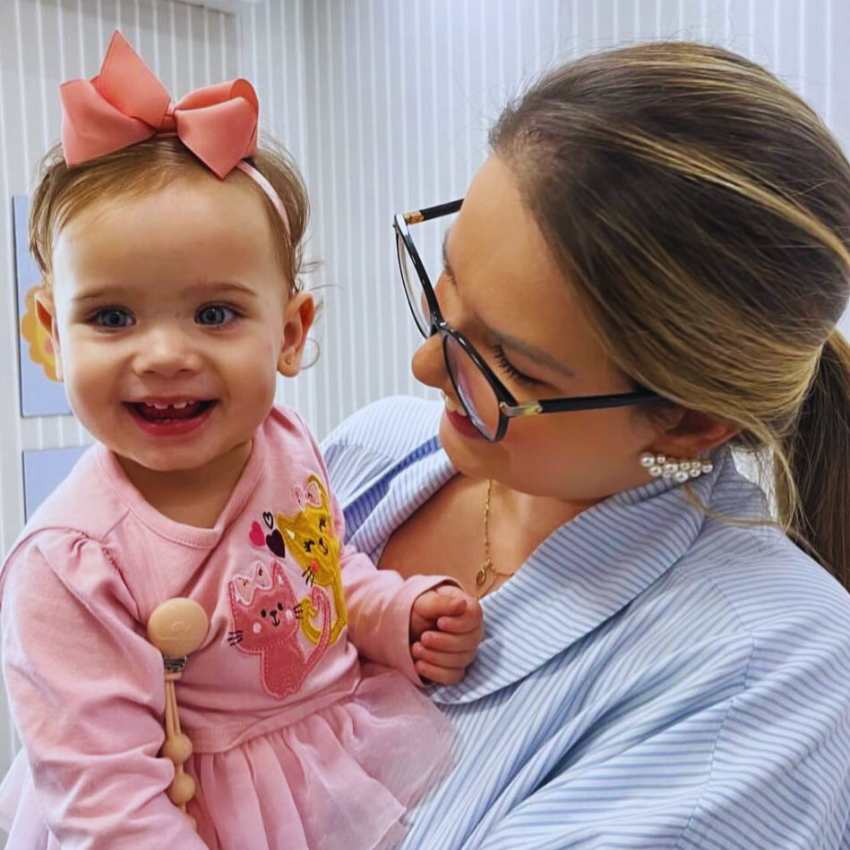 Dra. Giuliana Caldeira em consulta com acolhimento em Belo Horizonte